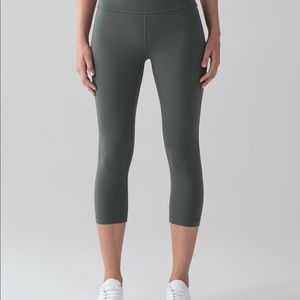 Lululemon Dark Forest 21” Align Crops